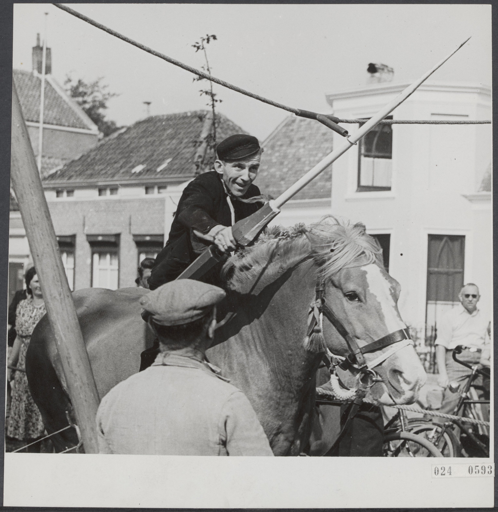 Ringsteken_Middelburg_De_ring_wordt_gestoken,_Bestanddeelnr_024-0593