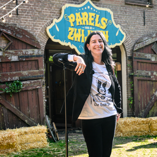 In Parels voor de Zwijnen biedt Jan excuses aan voor bedreigingen aan Hugo de Jonge