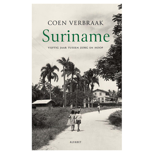 Win: Het boek 'Suriname - Een Roerige Geschiedenis' van Coen Verbraak