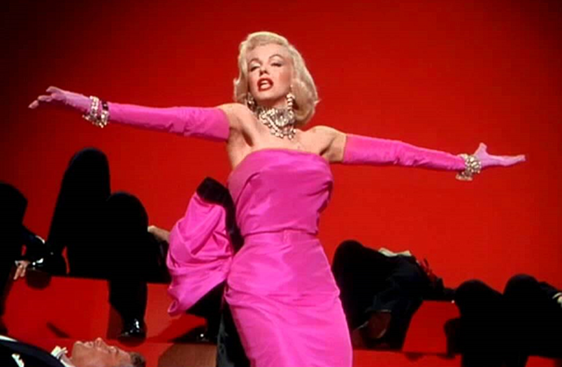 marilyn-monroe-in-gentlemen-prefer-blondes-trailer1-a40eb3-640