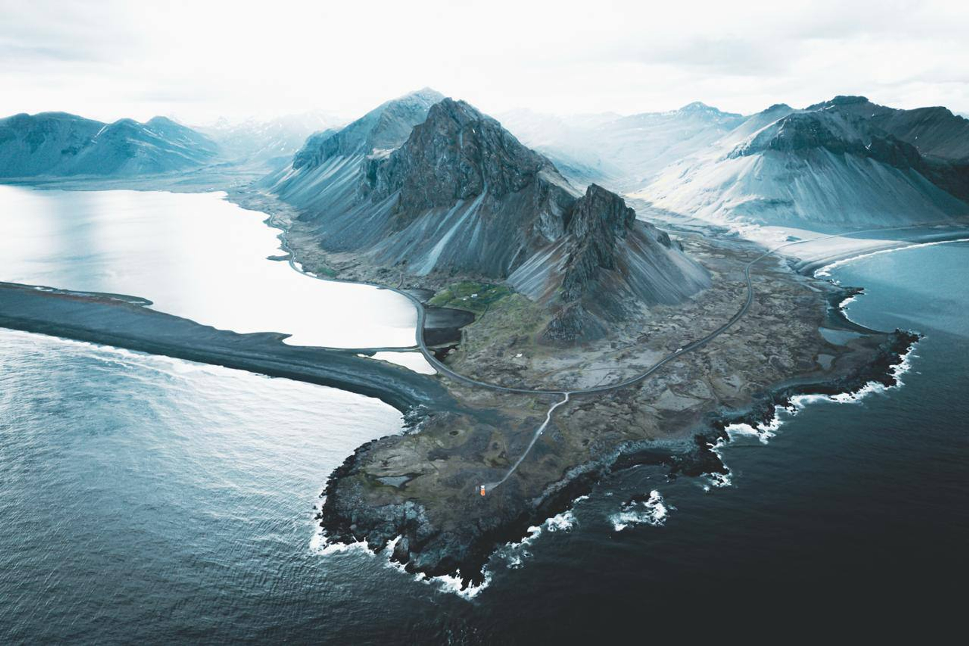 Floortje Naar Het Einde Van De Wereld - Copyright Leroy Souhuwat - photo_2026-01-28 09.41.09