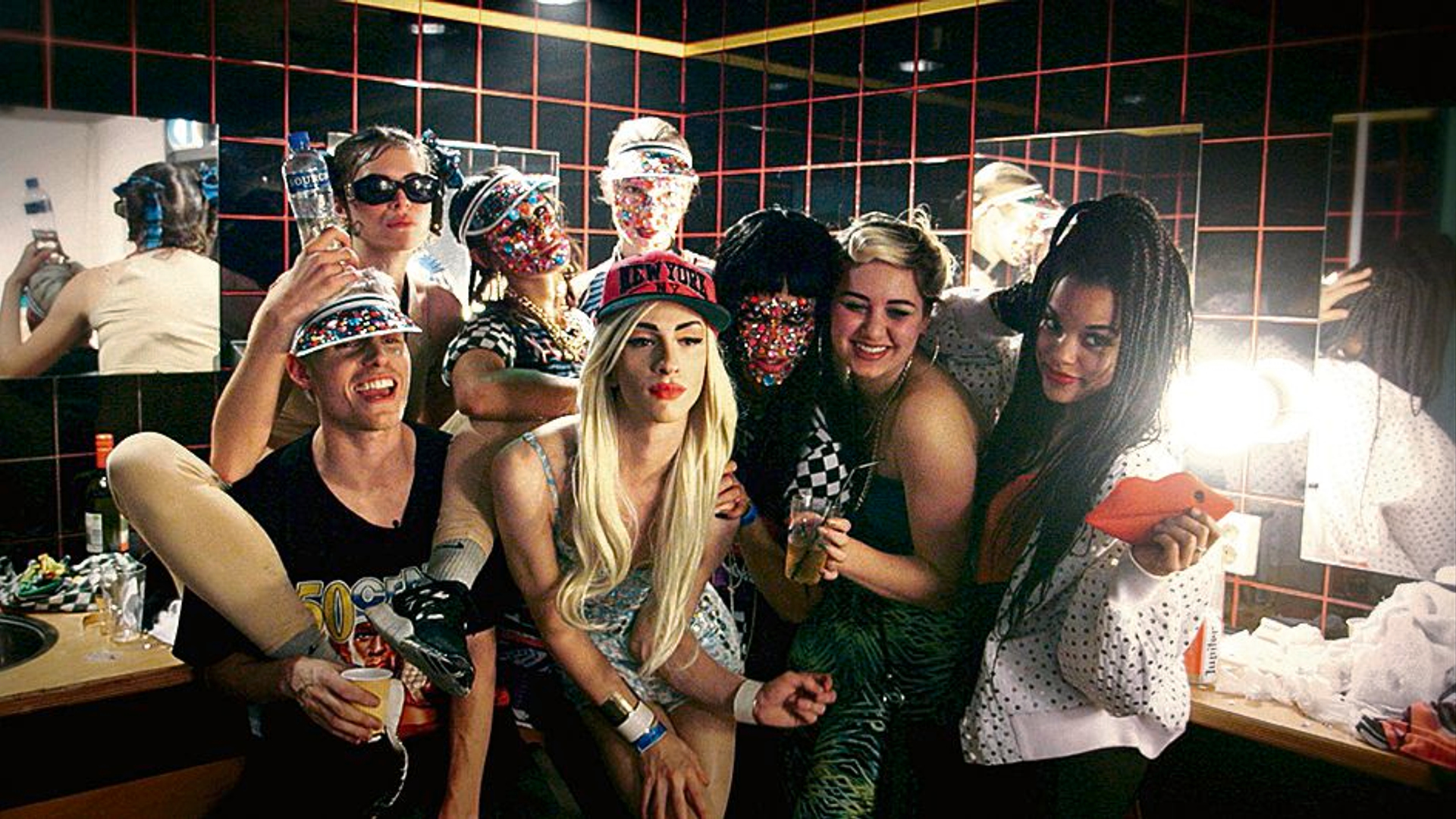 2504luxtv_zo_amazingagency