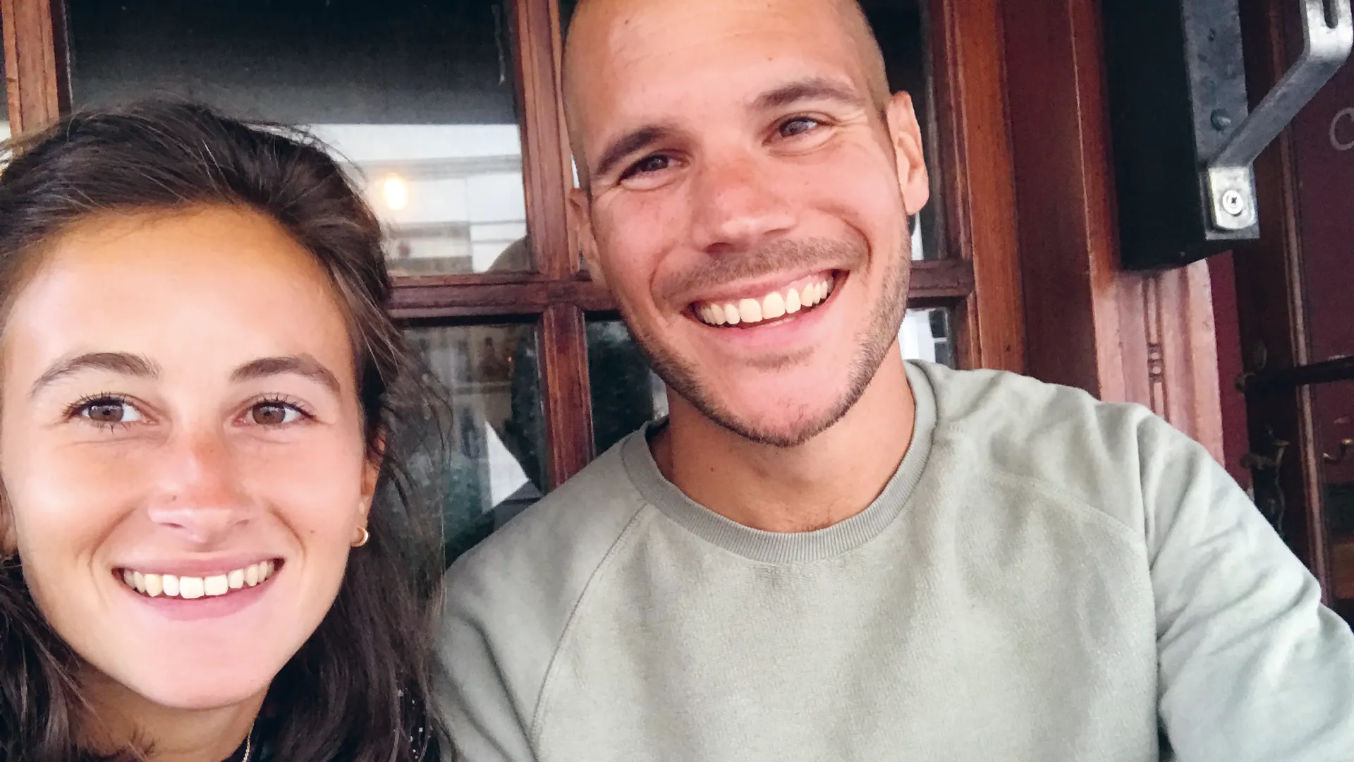 Afbeelding van Hoe gaat het met Esmee, de grote liefde van Jeroen Hangx, vier jaar na zijn dood?