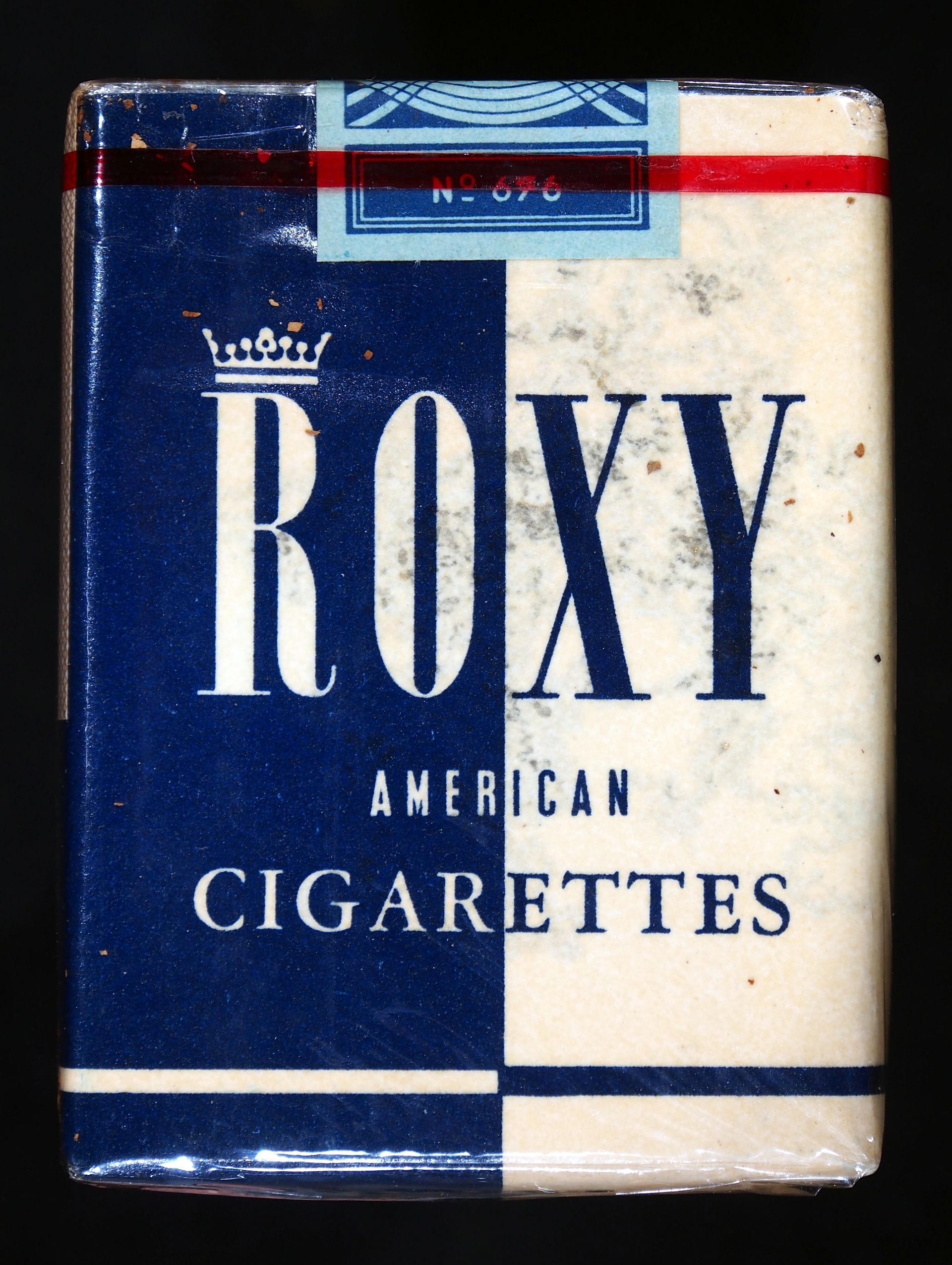 Roxy_cigarettes_pack,_pic3