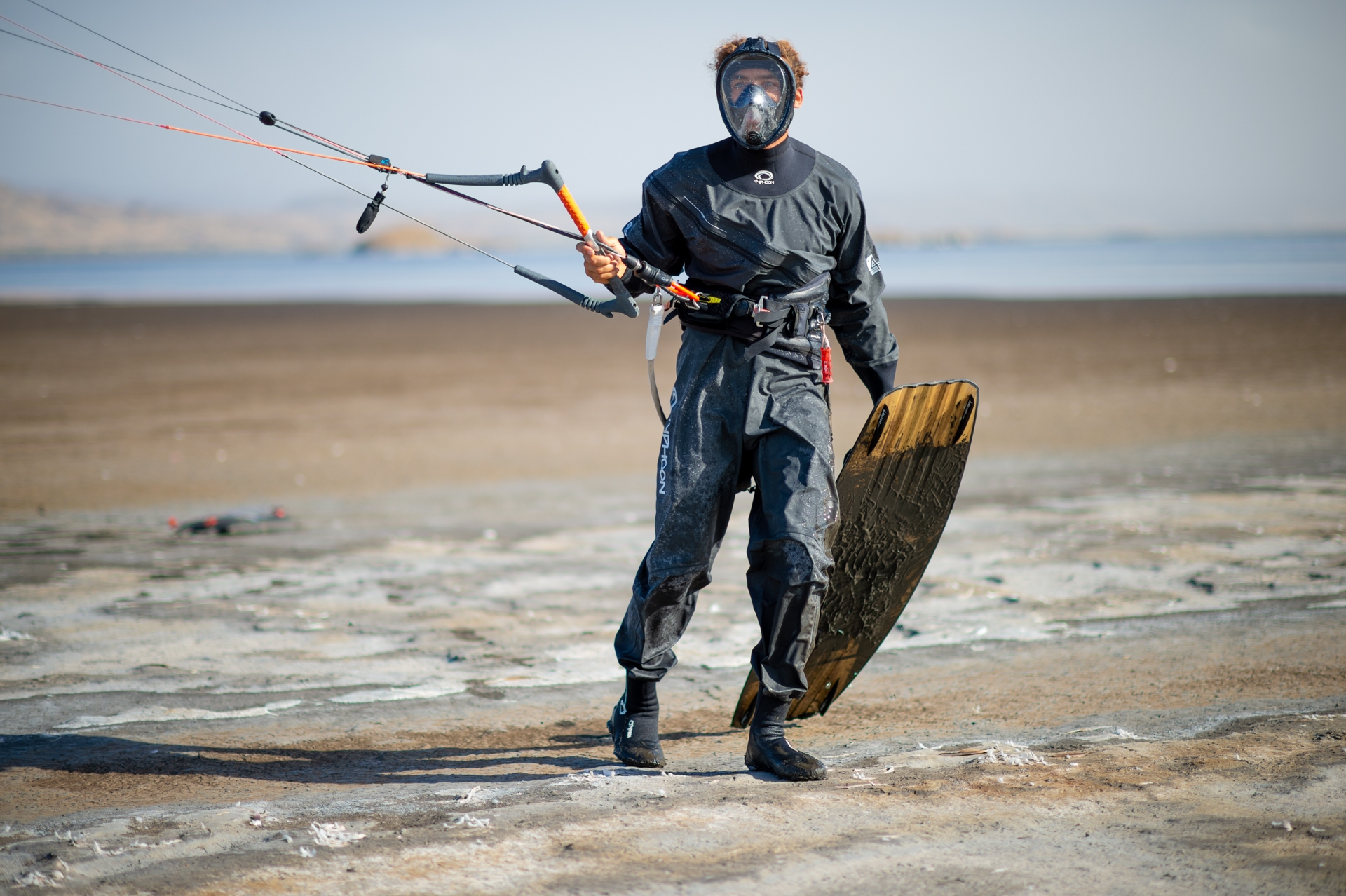 Roderick Pijls na zijn kitesessie op giftige meer Lake Natron Zout Fotografie