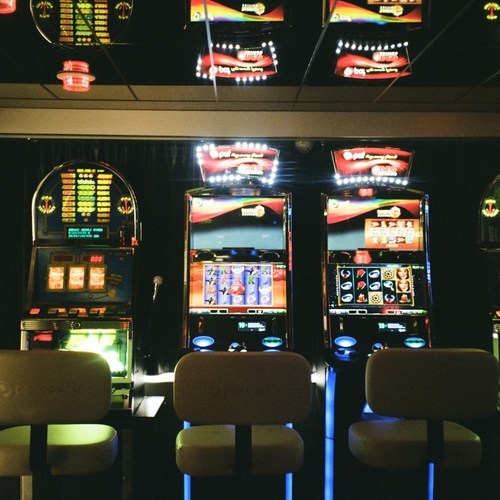 Hoe kan ik iemand met een gokprobleem helpen?