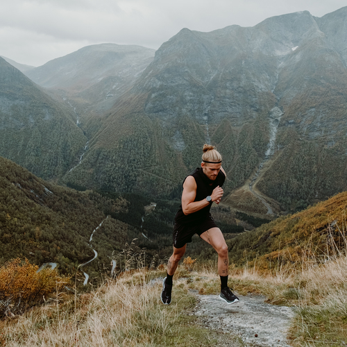 Grenzen verleggen bij ultramarathons: Bizarre tradities van kamelen als bezemwagen tot het scheuren van boekpagina's