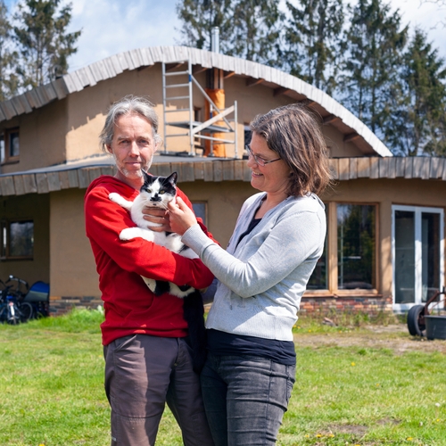 AARD: Peter en Marleen bouwen hun eigen ecohuis